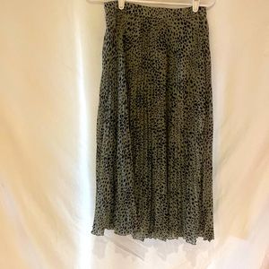 Abercrombie and Fitch green and black leopard print pleated skirt